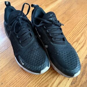 Nike Men's size 7 Air Max 270